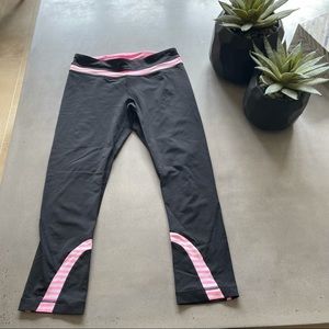 Lululemon Run: Inspire Crop II
Black, White, Pink